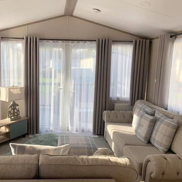 SITED STATIC CARAVAN FOR SALE BY THE COAST