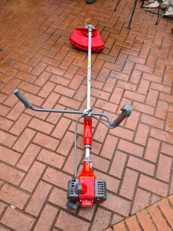 STRIMMER EFCO 8400 STRIMMER ((VGC)