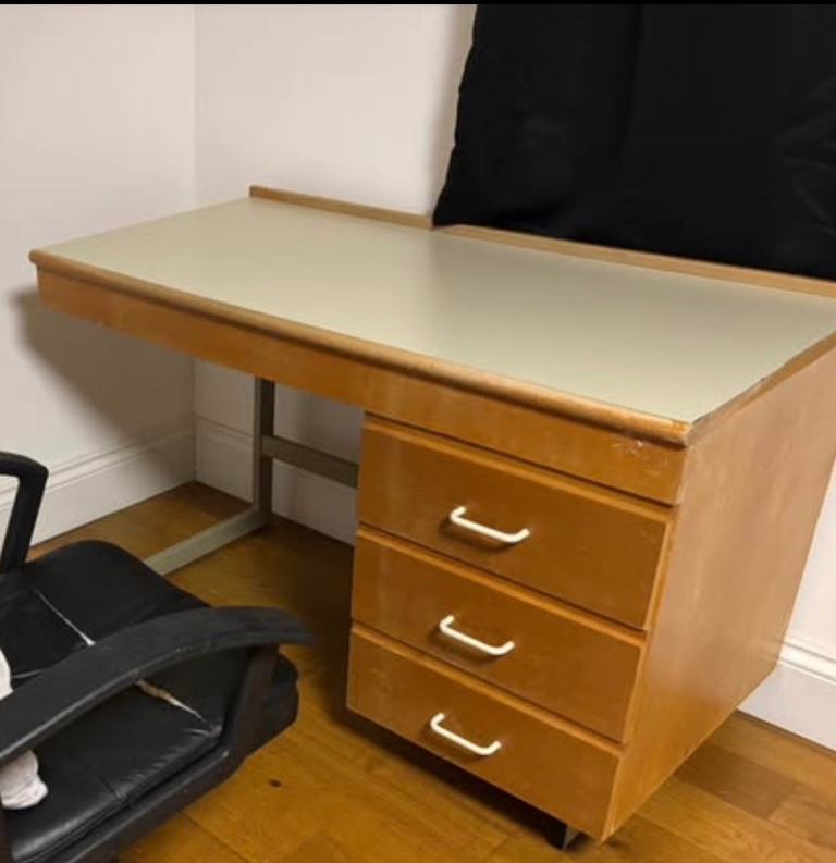 Study table, good condition 