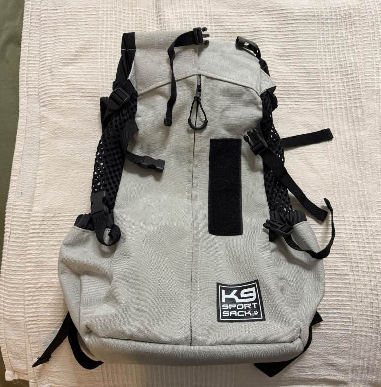 Beige Dog/Cat Carrier - Fit a dog of 10kgs as we had it for a mini Schnauzer.