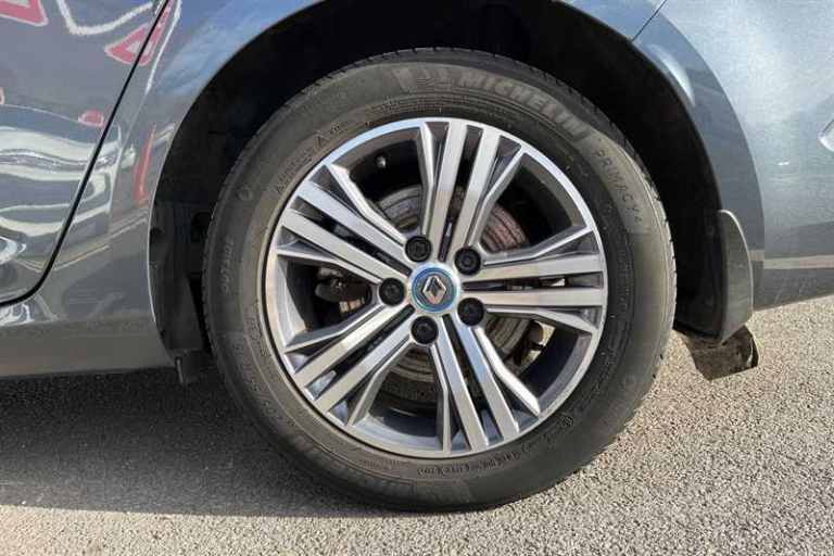 2022 Renault Megane 1.6 E-TECH PHEV 160 Iconic 5dr Auto ESTATE PETROL/ELECTRIC Automatic