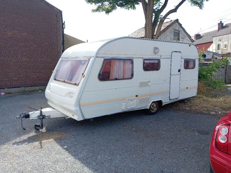 1999 Avondale 4-Berth Caravan