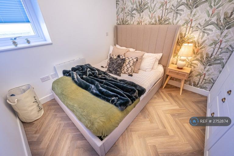 Studio flat in Prospect Quarter, Swindon, SN1 (#2752874)