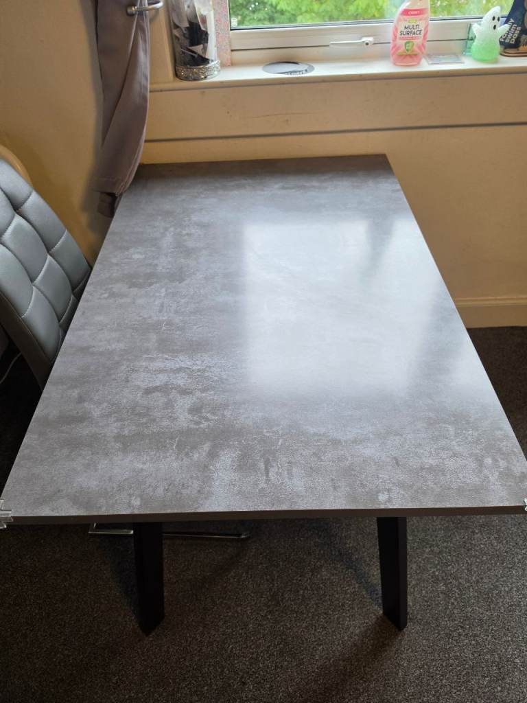 Dining table with 2 chairs 