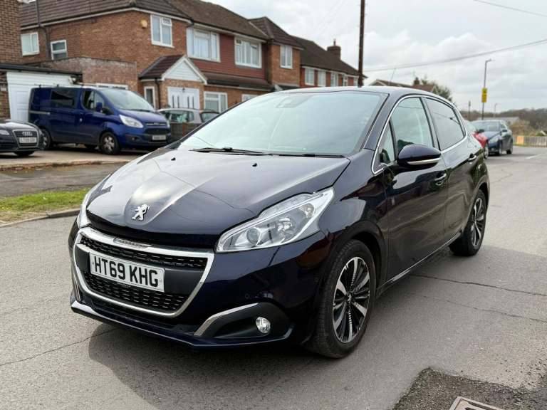 Peugeot 208 1.5 Blue HDI Tech Edition Diesel manual- ULEZ FREE-Excellent condition car