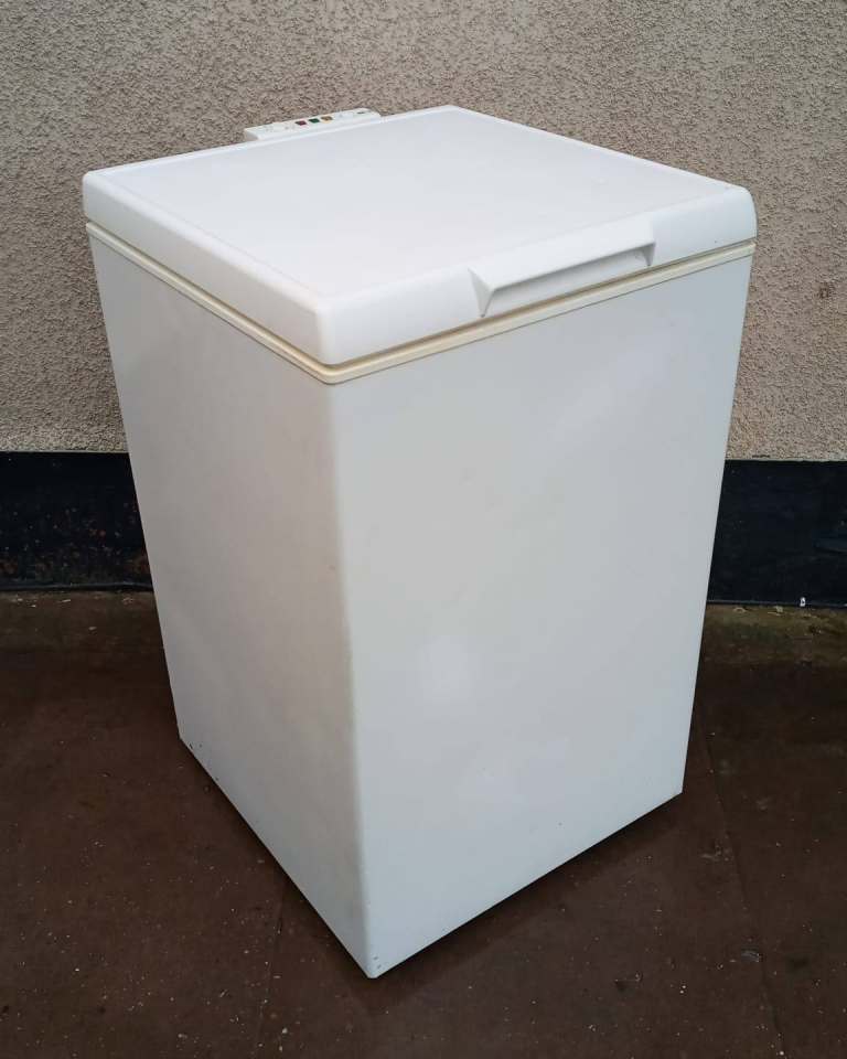 CHEST FREEZER: WHIRLPOOL, 105 LITRES * delivery available *