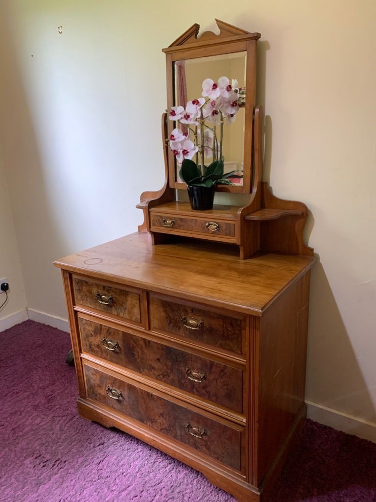 Vintsge Wooden Chest of Drawers with Mirror – Good Condition