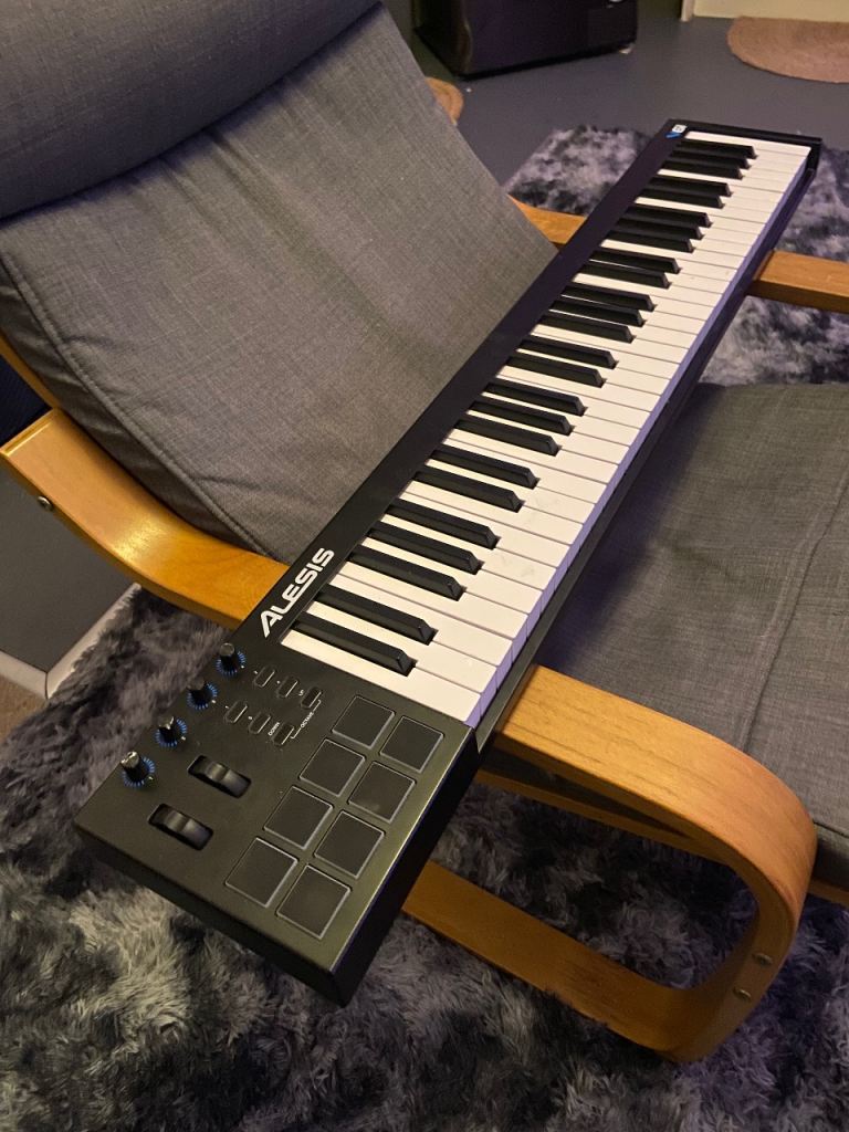 Alesis V61 MIDI Keyboard Controller - 61 Keys