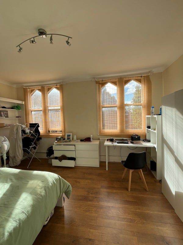 🩰 🌸 🦢 Beautiful Victorian Double Room Near Queenstown Road – Available August 1st🩰 🌸 🦢