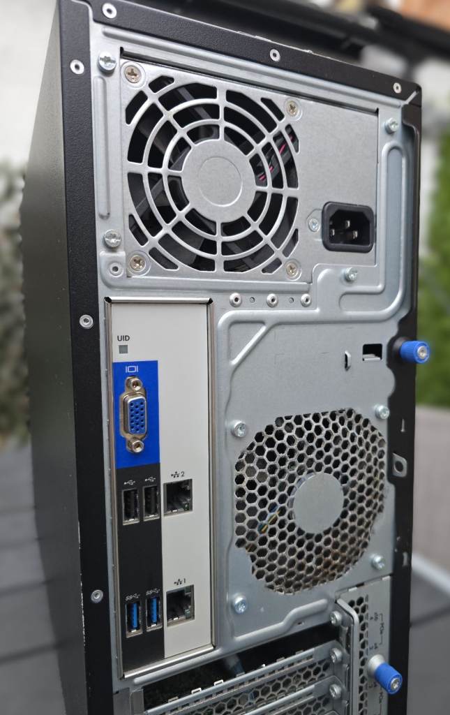 HP ProLiant ML30 Gen9 TWR – Xeon E3-1220 v5 | 64GB RAM | 3x TB DataCenter SSD's