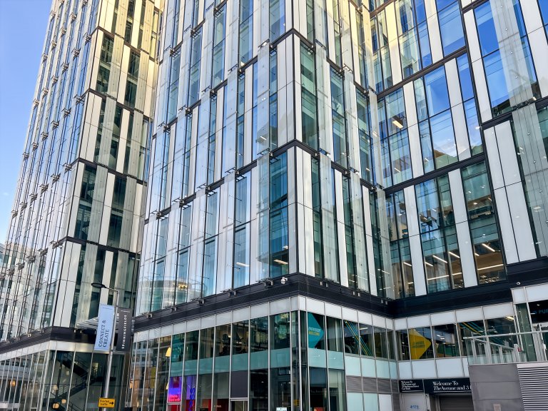 Manchester - M33HF \ Ready-to-Use Private Office for 2 Workstations