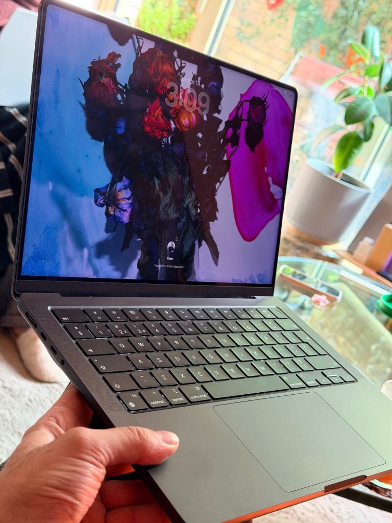 MacBook Pro 14-inch M3 Pro (18GB) - Space Grey
