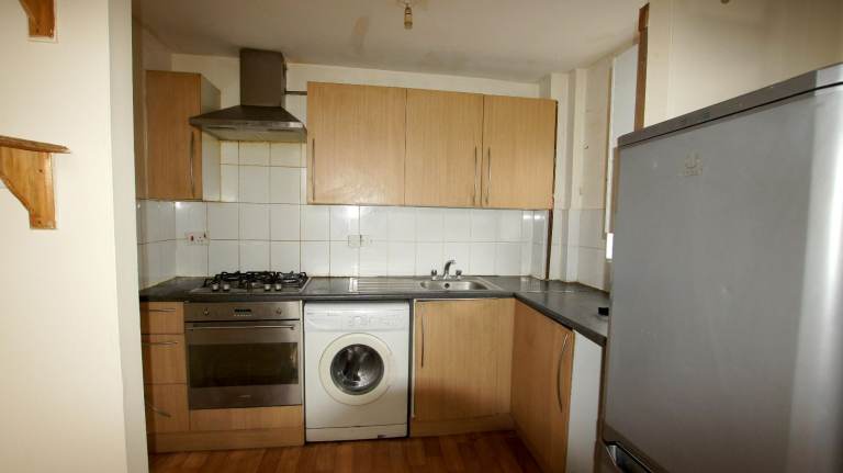 First Floor Split Level 1 Bed Flat in Gated Development…5 Mins Walk to Upton Park Tube