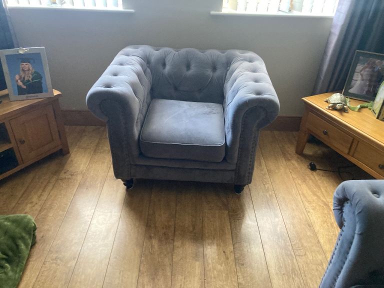 Suite 3/2-1 in very good condition 