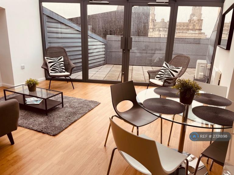 2 bedroom flat in Mann Island, Liverpool, L3 (2 bed) (#2731898)