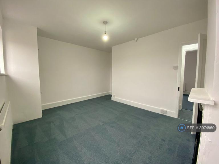2 bedroom house in Medgbury Place, Swindon, SN1 (2 bed) (#3074860)