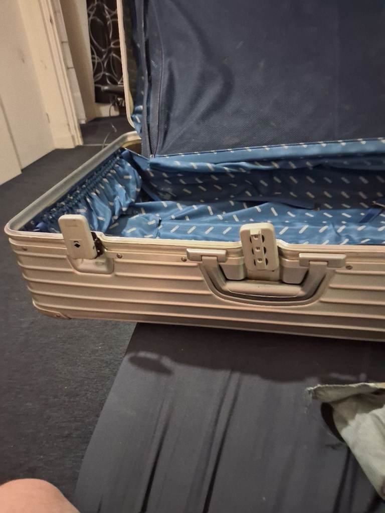 RIMOWA LARGE SUITCASE 
