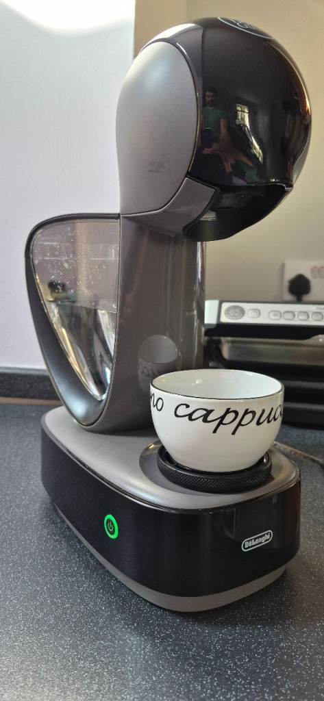 Dolce Gusto De'Longhi Infinissima Coffee Machine + reusable cups & extras