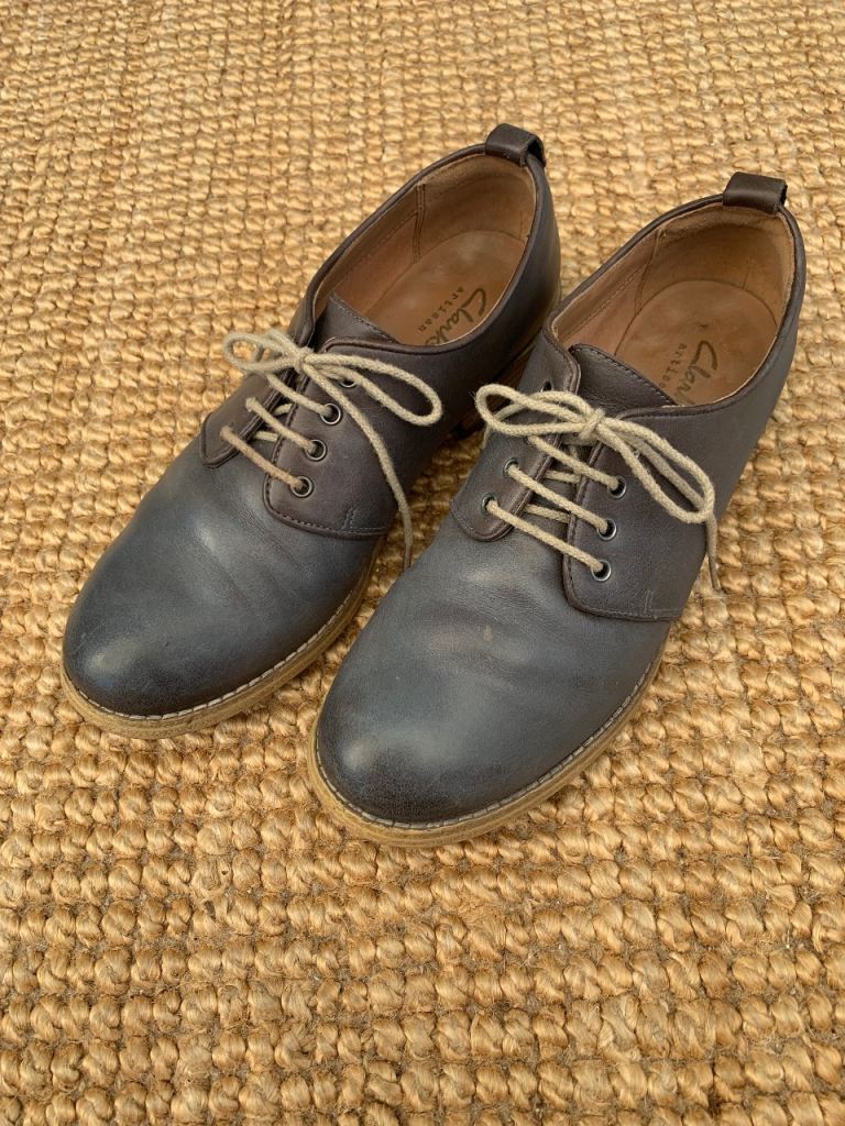 Clarks Women's 'Artisan' Leather shoes size 4, in good condition.