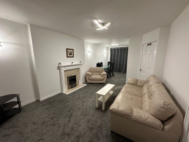 Rooms available to rent all bills included double and single Stockport 