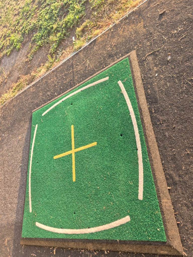 Driving range Golf Hitting Mat – Green, Good Condition