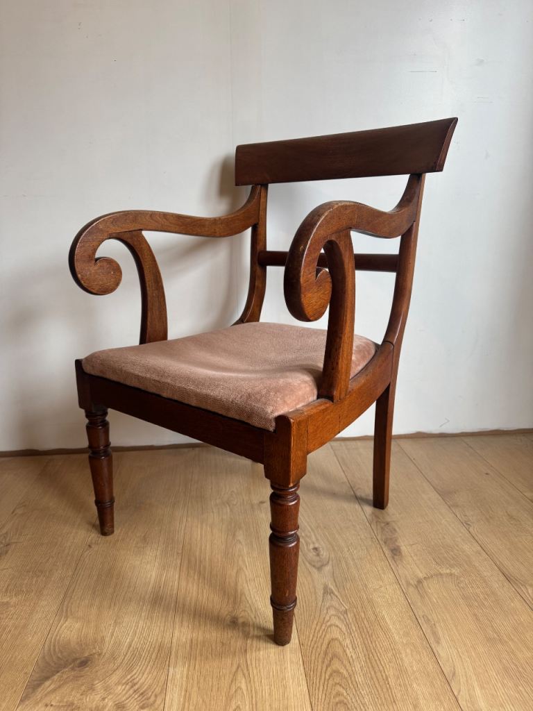 Beautiful Solid Mahogany William IV Carver scroll arm Chair (c. 1830)