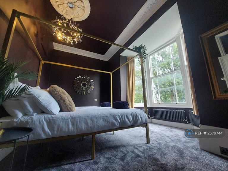 2 bedroom flat in Dover Place, Bristol, BS8 (2 bed) (#2578744)