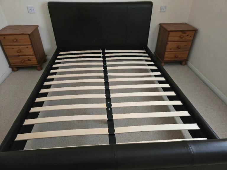 Sleigh double bed