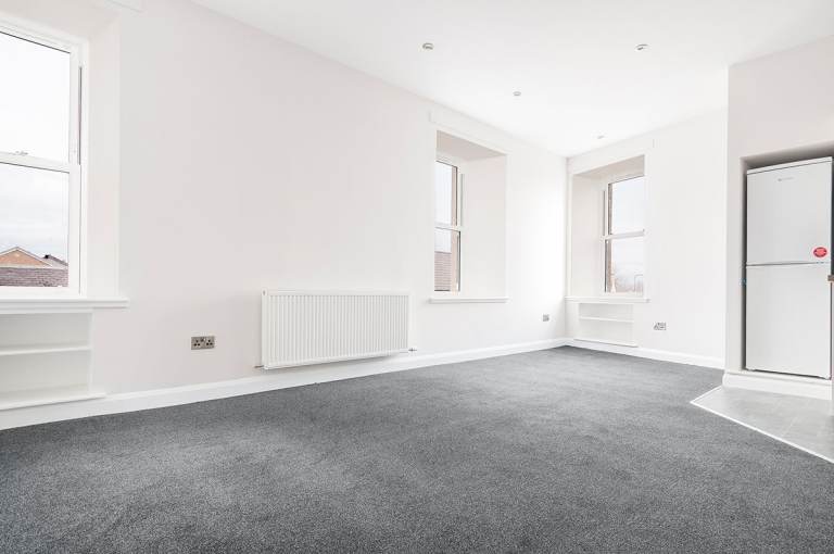 Modernised, 3-bedroom, (no HMO) flat in Gilmerton – available September