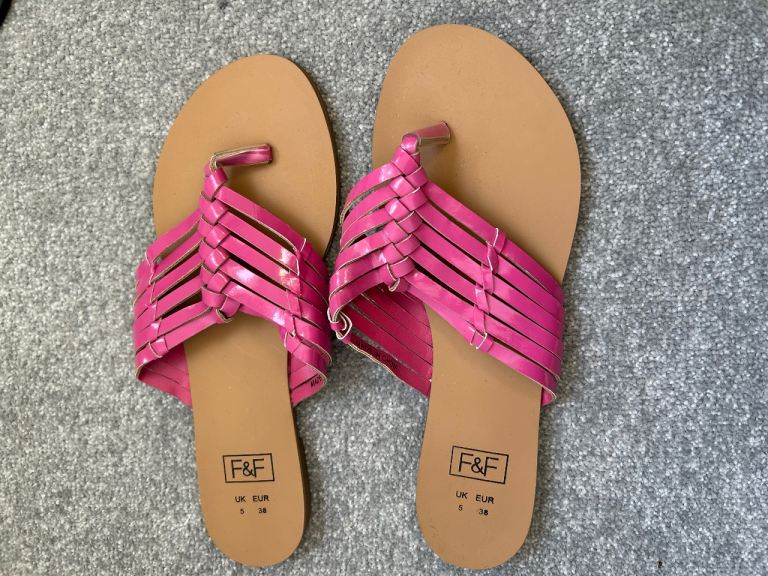 FLIP FLOPS