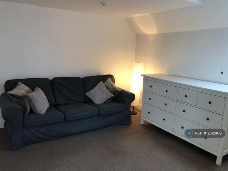 1 bedroom flat in Yew Tree Road, Slough, SL1 (1 bed) (#2812869)