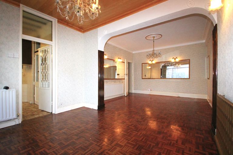 Chain free! Hane Estate Agents are pleased to offer a spacious 4 bedroom semi-detached house. 