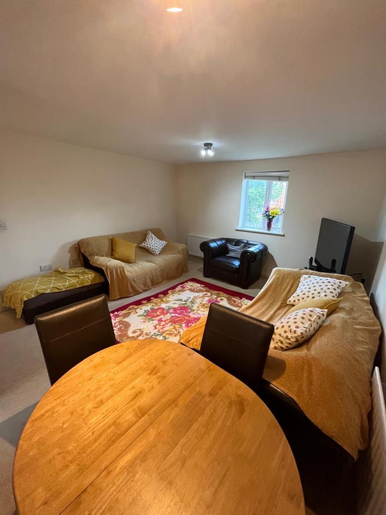 Fully Furnished 2-Bedroom Flat with Master Ensuite + Bathroom Walsall