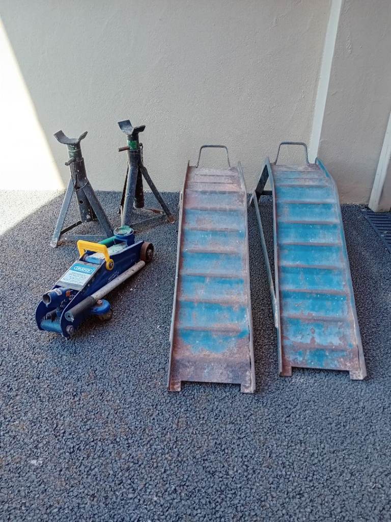 DRAPER Hydraulic Trolley Jack and Stands with Ramps – Fair Condition