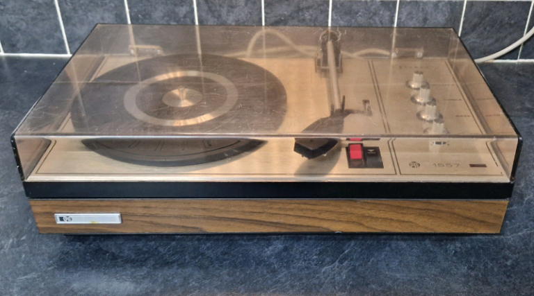 Vintage PYE Turntable "read"