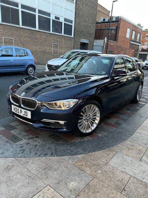 BMW 3 SERIES 328i Luxury Saloon 8 speed Automatic 1997 (cc), 4 doors Imperial Blue
