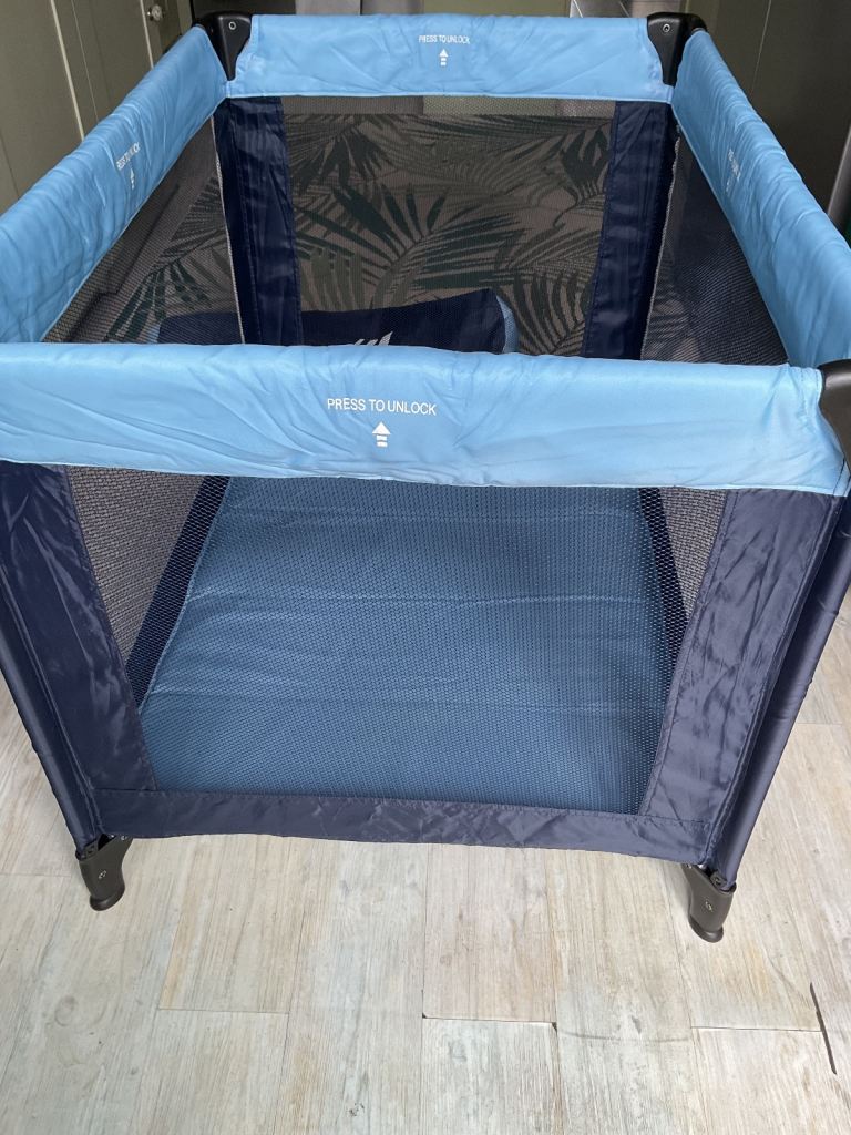 Hauck. Dream’n Play Travel Cot.