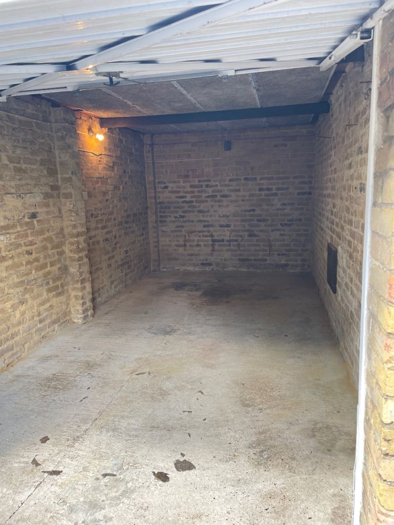 Garage to rent - East Putney (great location) 