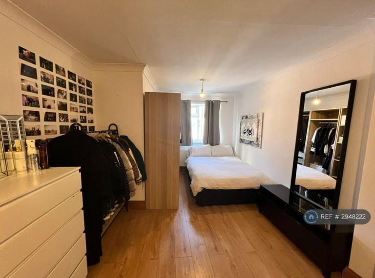 2 bedroom flat in West Street, Brighton And Hove, BN1 (2 bed) (#2948222)