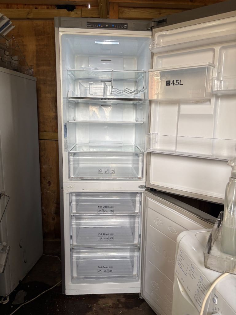 Samsung fridge freezer RB29fwjNDSA Frost free—free delivery 