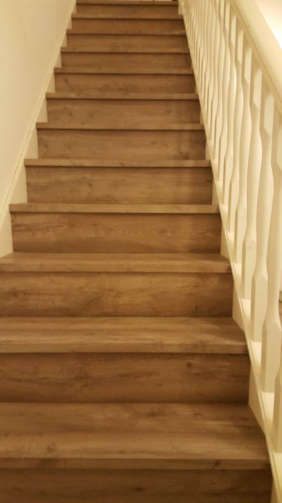 Laminate floor fitter