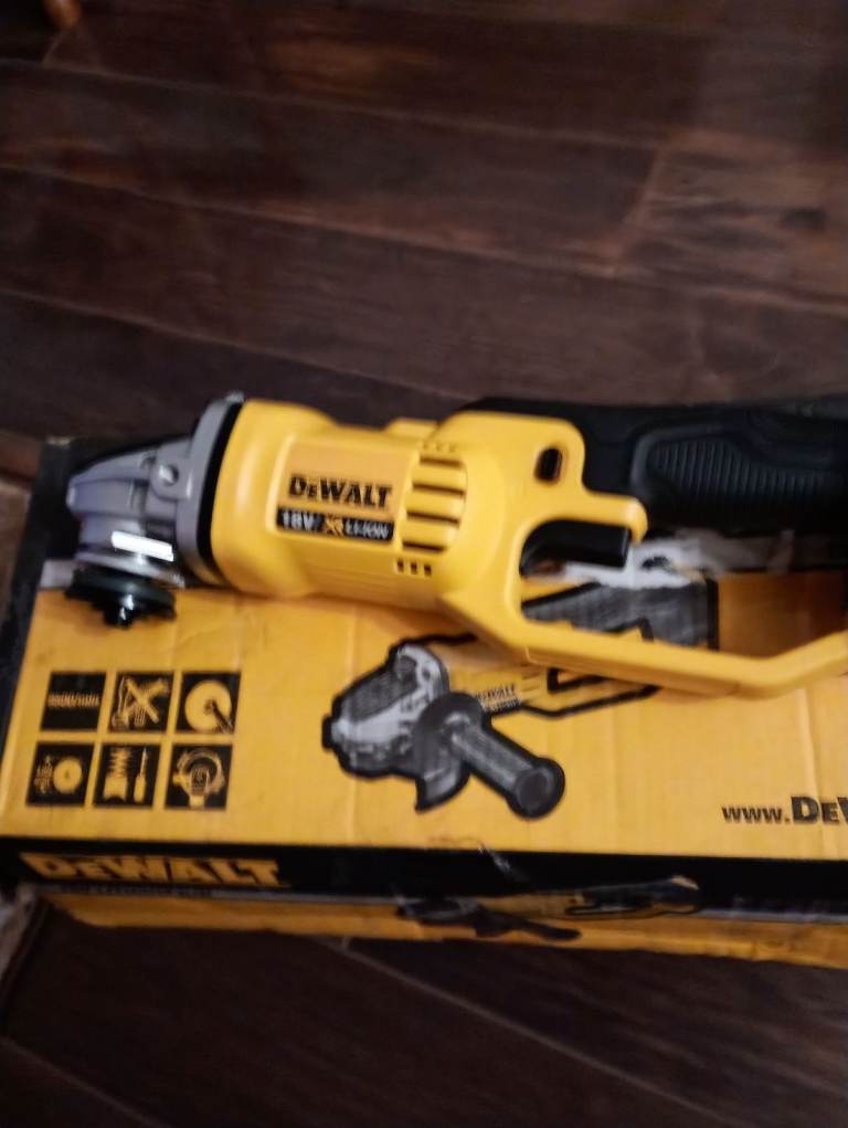 DEWALT ANGLE GRINDER
