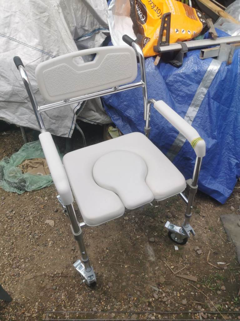 Wheeled commode lightweight