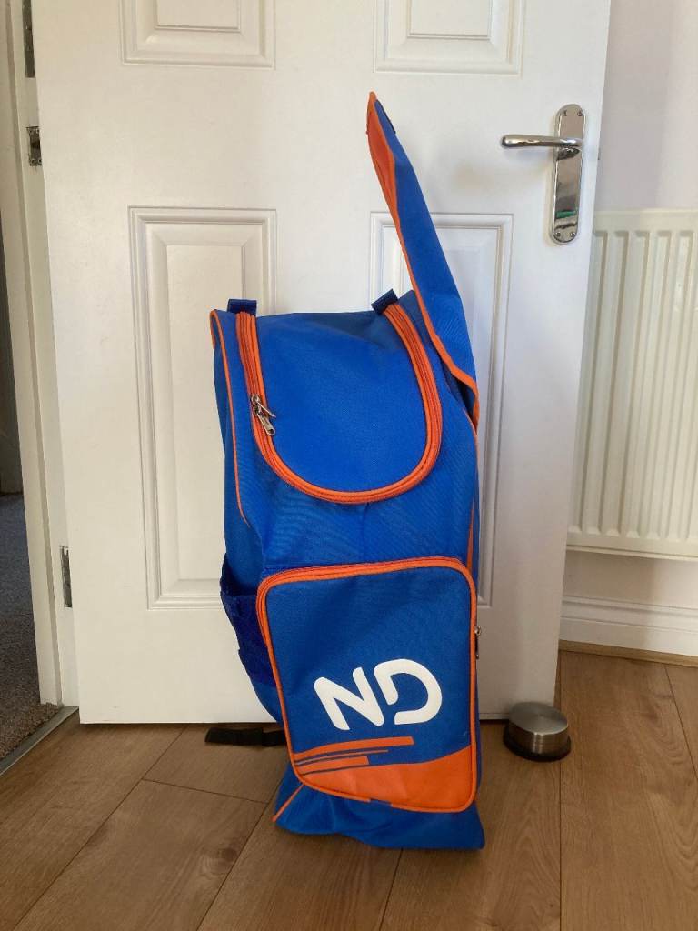 ND Clipper Medium Duffle Kit Shoulder Cricket Bag 68x25x35 cm 90cm Bat Pocket 
