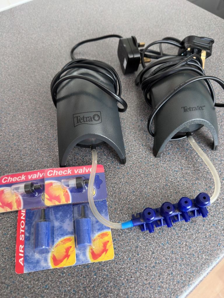 2 x Tetra APS100 aquarium air pumps