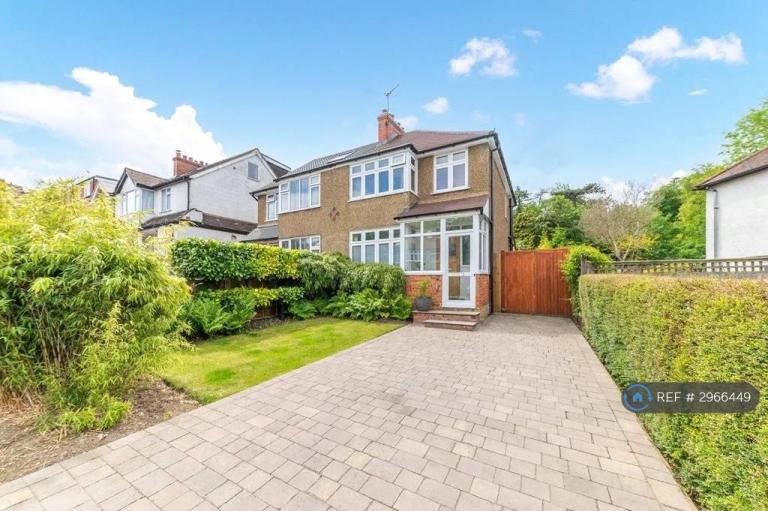 3 bedroom house in Newstead Rise, Caterham, CR3 (3 bed) (#2966449)