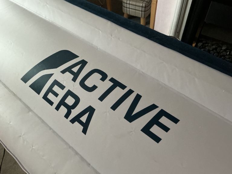 Inflatable mattress/ bed 