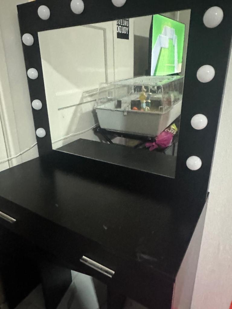 Vanity dressing table 