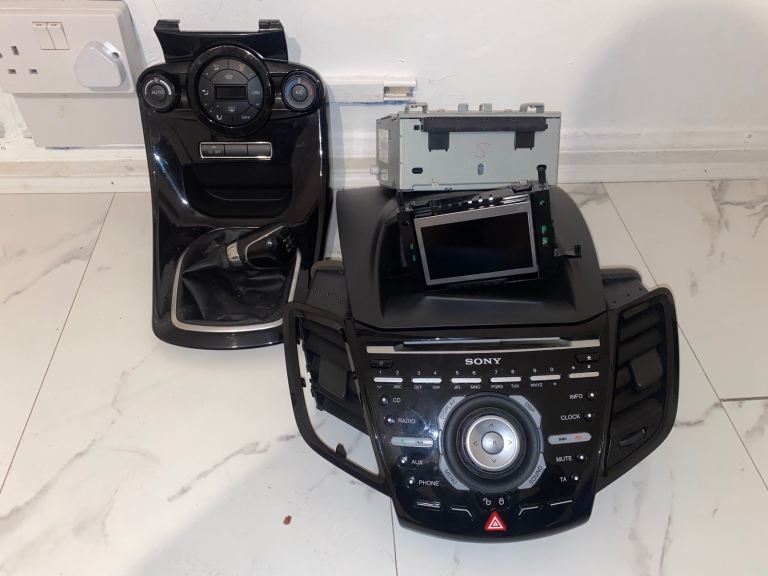 Ford fiesta mk7 radio 
