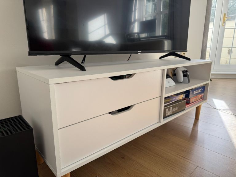 Modern Scandinavian White TV Unit / Stand with Drawers (Excellent ...
